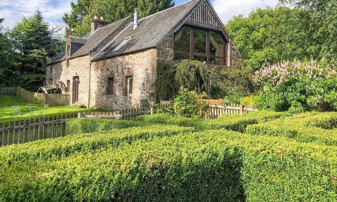 Crieff Cottage | 4 bedroom accommodation in Crieff