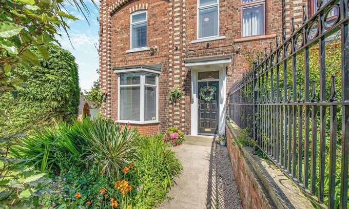 Coxhoe Cottage | 4 bedroom accommodation in Coxhoe, nearby Durham