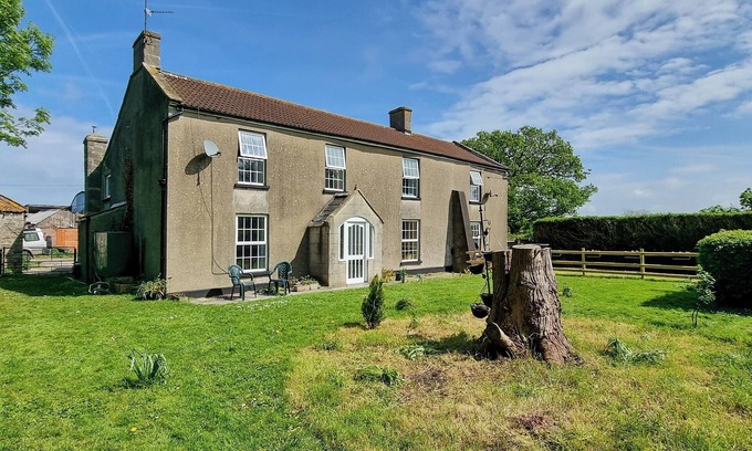 Hewish Cottage | 4 bedroom accommodation in East Rolstone, near Weston-Super-Mare