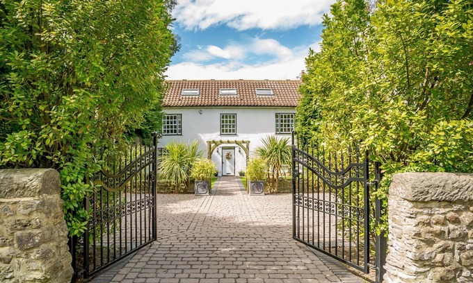 Seaham Cottage | 4 bedroom accommodation in Hawthorn, near Seaham