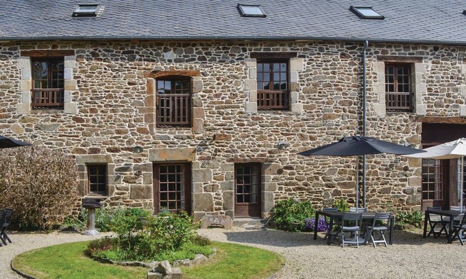 Taden House | 4 bedroom accommodation in Taden