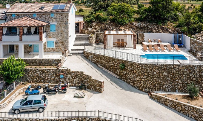 Rab House | 4 bedroom beautiful home in Mundanije