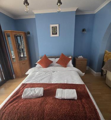 Quinton House | 4 Bedroom Central Birmingham