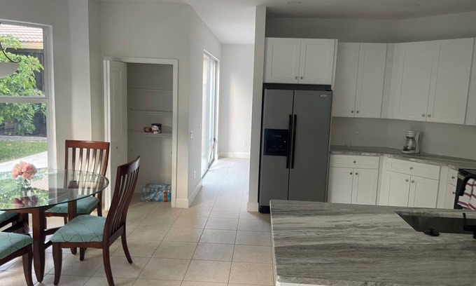 Lake Worth House | 4-bedroom estate in fantastic Greenacres with AC, WiFi