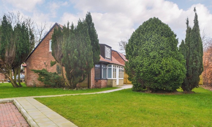 Newcastle-upon-Tyne Cottage | 4 bedroom accommodation in Benton, near Whitley Bay