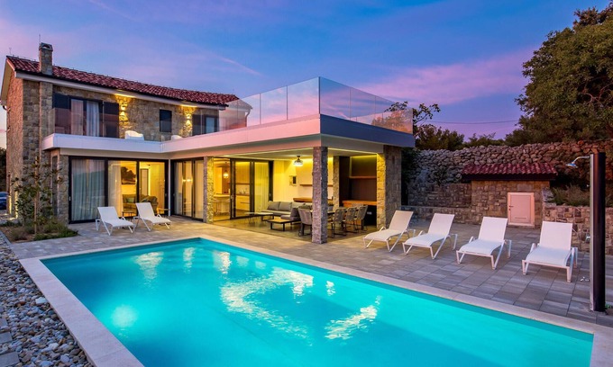Jakisnica House | 4 bedroom gorgeous home in Lun