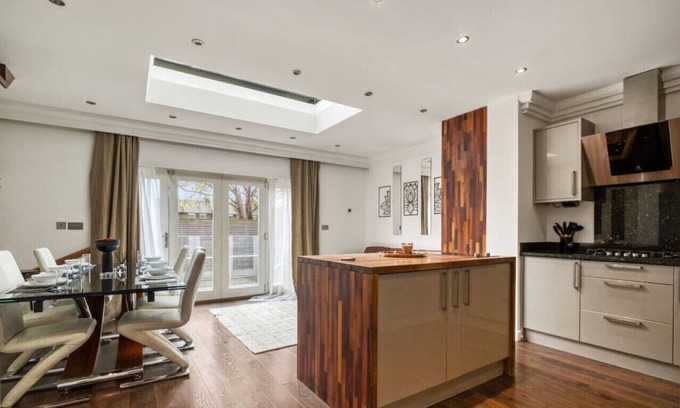 Turnham Green House | 4 Bedroom House in Chiswick