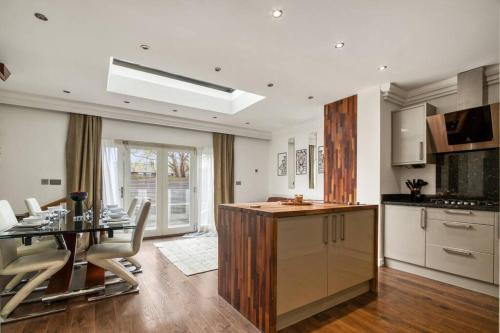 Turnham Green Apartment | 4 Bedroom House in Chiswick- Elegance & Serenity