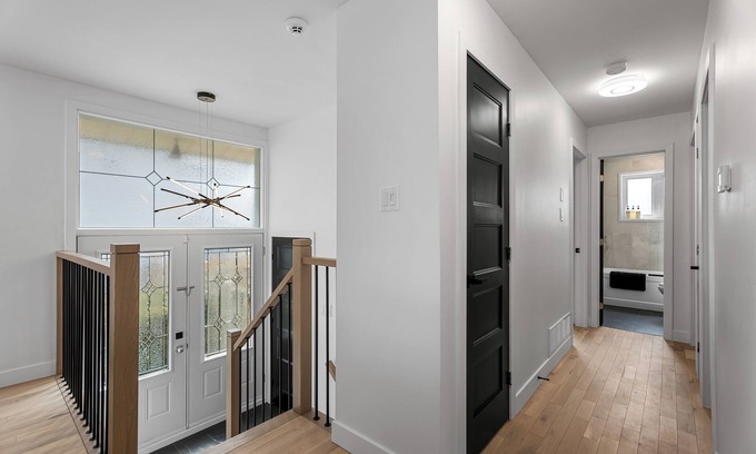 Longueuil House | 4-bedroom house in delightful Longueuil with AC, bar and karaoke