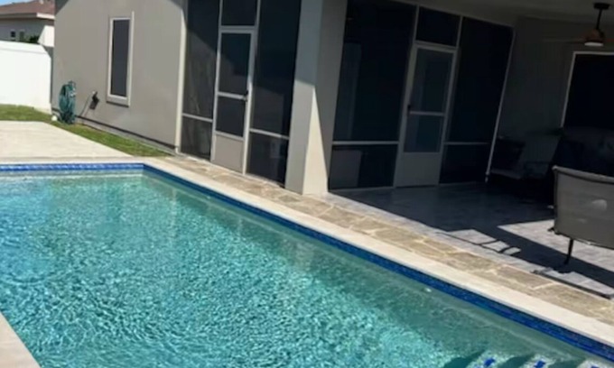 Laredo House | 4-bedroom house in Laredo with Pool,WiFi, AC. Close to TAMIU, Airport, Hospitals