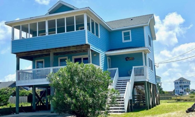 Rodanthe House | 4-bedroom house in tranquil Rodanthe- Steps away from beach !