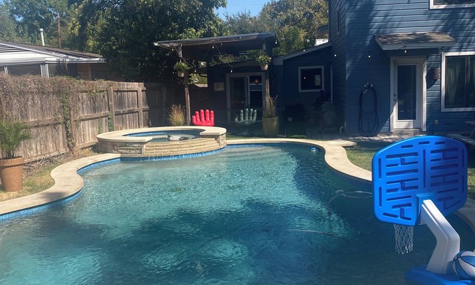 Zilker House | 4-bedroom house located in Zilker in Austin with pool & spa. Safe Neighborhood