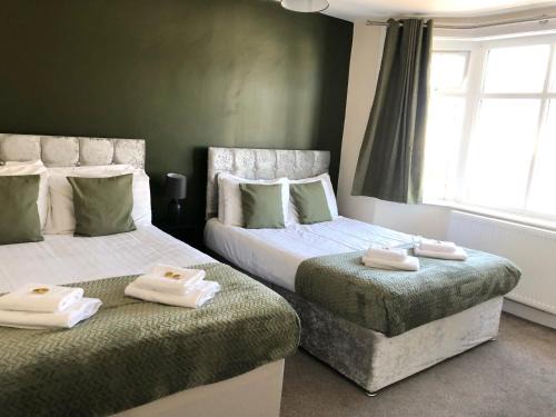 Southampton House | 4 Bedroom House Near Hospital And Motorway