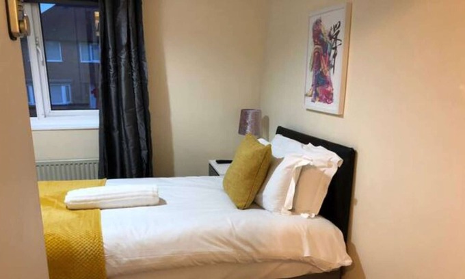 March House | 4 bedroom House with free parking in Perry Bar