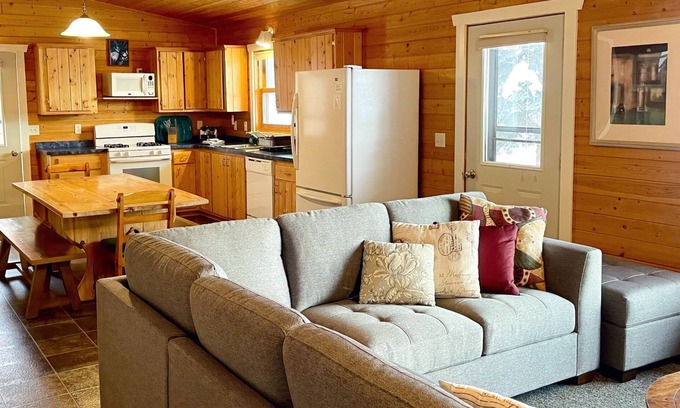 Lake Shore Resort | 4-Bedroom Lakefront Cabin with Gas Fireplace in Nisswa, MN- Minutes from Gull Lk