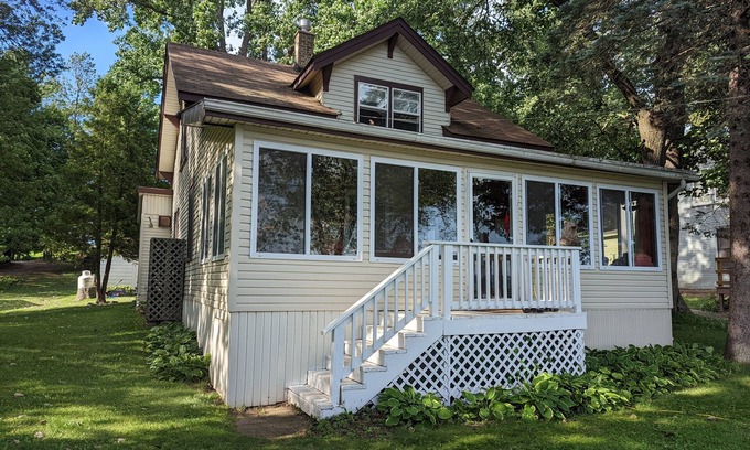 Green Lake Cottage | 4 bedroom lakefront cottage