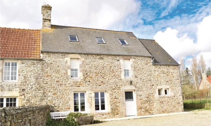 Quettehou House | 4 Bedroom Lovely Home In Quettehou