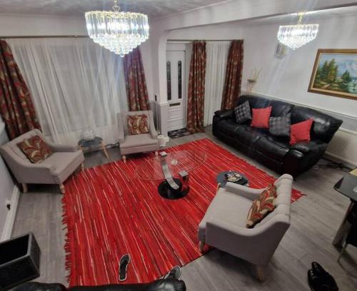 Clayhall House | 4 Bedroom Luxury Home with Garden in East London