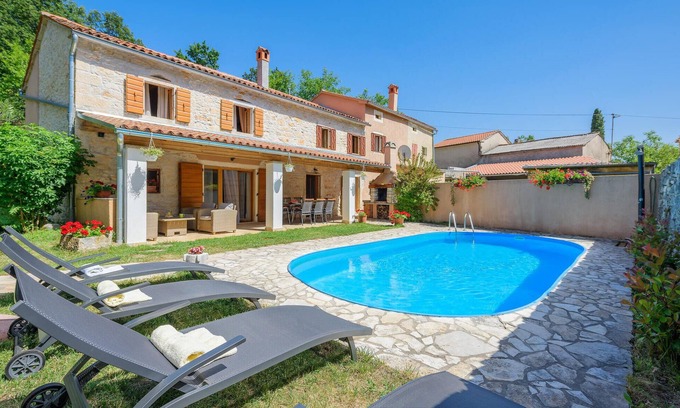 Gracisce House | 4 bedroom pet friendly home in Zminj