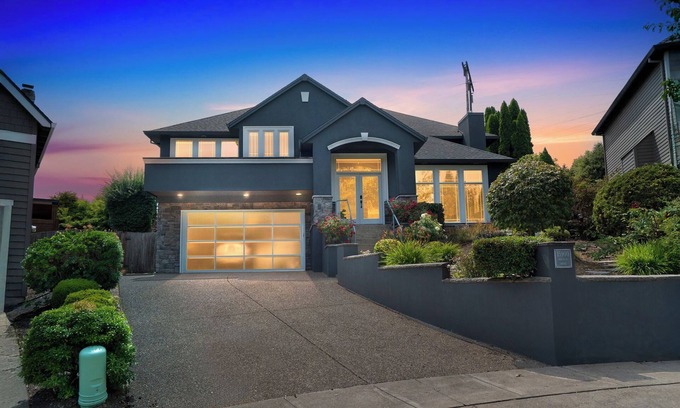 Beaverton House | 4 Bedroom Serene Escape for the Family with Dedicated Office and Loft Office