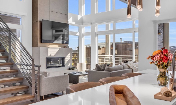 Park City Condo | 4 Bedroom, Ski in/Ski out, Hot Tub Close to Shopping and Restaurants