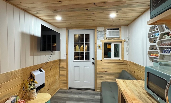 Flagstaff House | 4-bedroom Tiny House on Wheels b/w Flagstaff & Grand Canyon