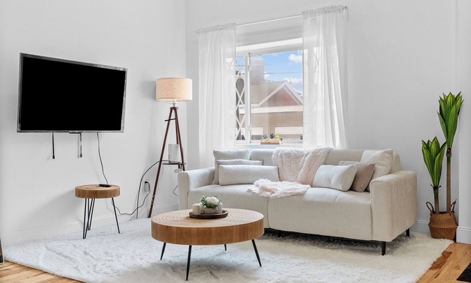 Lawrenceville House | 4-bedroom townhome in charming Pittsburgh with WiFi, AC, fully equiped kitchen