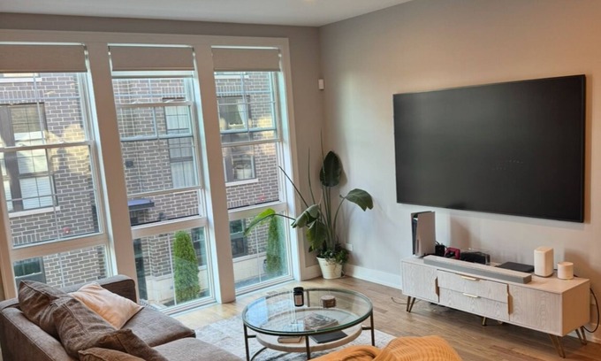 Kenwood House | 4-bedroom townhome in superb Chicago