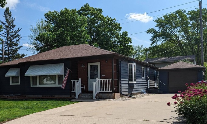 Mankato House | 4-bedroom vacation home minutes from Minnesota State University