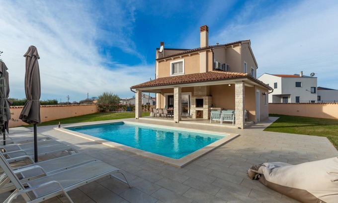 Loborika Villa | 4-Bedroom Villa Magica with Private Pool near Pula