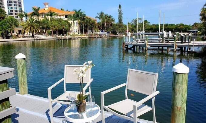 Saint Armands Key House | 4 BR canal home Sleeps 8 by FVC