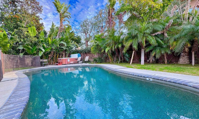 Southwest Anaheim House | ☀️4 BR Villa - Heated Pool/Spa Walk to Disneyland