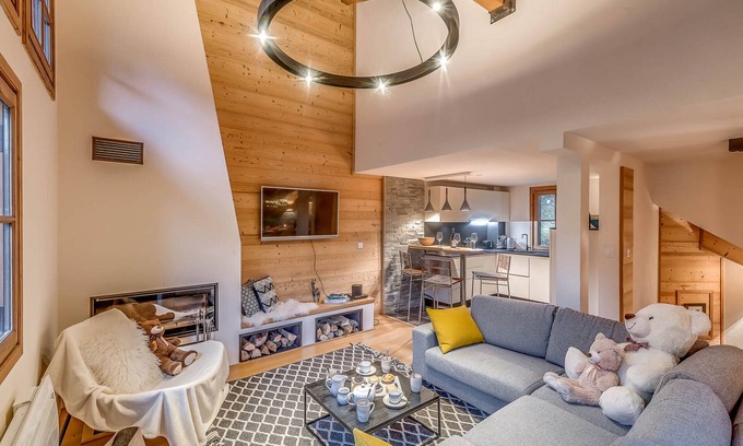 Les Brevieres Ski Chalet | 4* Chalet in Tignes - 6 Bedrooms, 6 Bathrooms, Fireplace, Parking, Wi-Fi