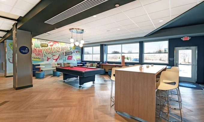 Portland House | 4 Comfortable Rooms w/Free Shuttle, Hot Breakfast & Pool Table