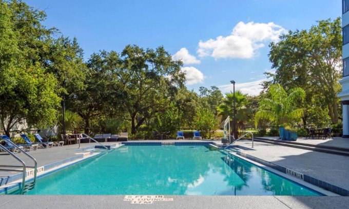 Baymeadows House | 4 Convenient Units! Near Tree Hill Nature Center and Mandarin Museum!