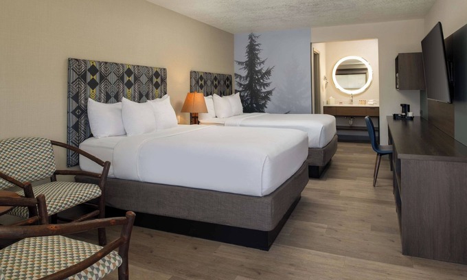 Port Angeles Hotel | 4 Convenient Units! Outdoor Pool, Pets Allowed Near Valley Creek Estuary Park!