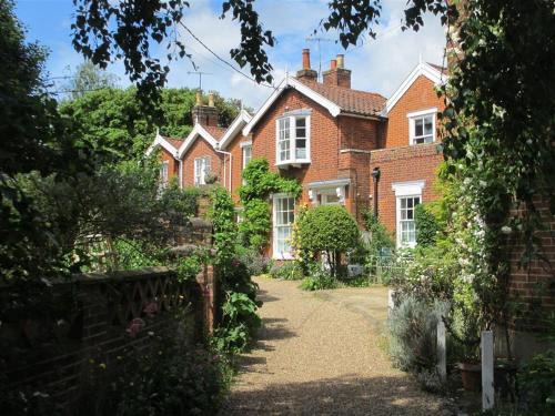 Martlesham Heath House | 4 Doric Place