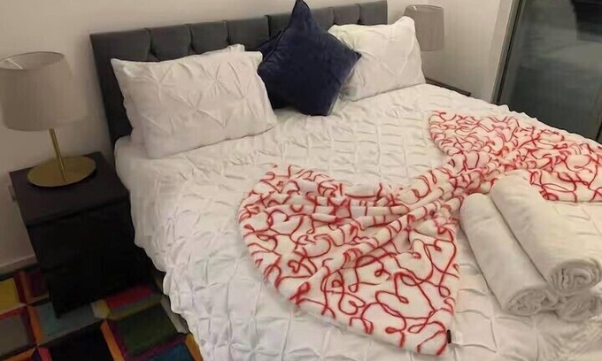 Barking Apartment | 4 Guests - Free Parking - Easy Access to London