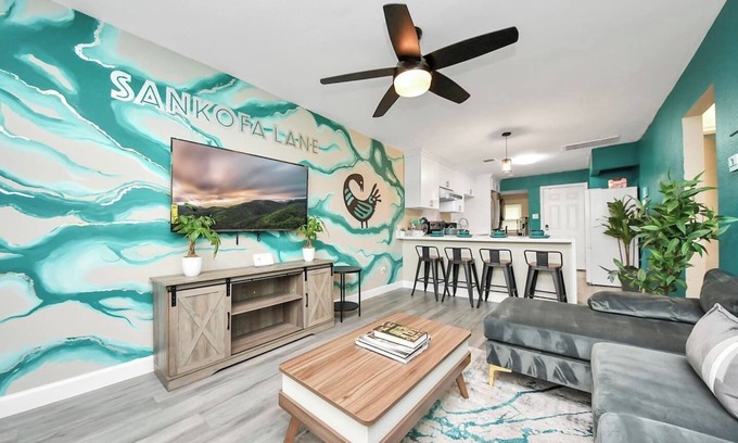 Southeast Houston Apartment | 4 Homes | Sleeps 19 | Themed | Gated Parking | NRG