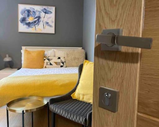 Dudley Apartment | 4- Lovely 1-bedroom serviced apartment West Midlands