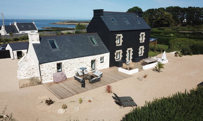 Landeda House | 4* Luxury house - Wonderful Seaview - Pool - Sandbeach around the house