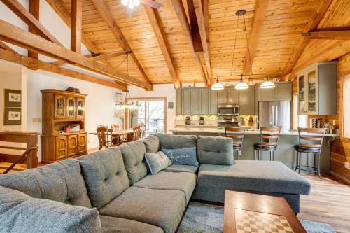 Upper Kingsbury House | 4 Mi to Beach Lake Tahoe Mountain Retreat!