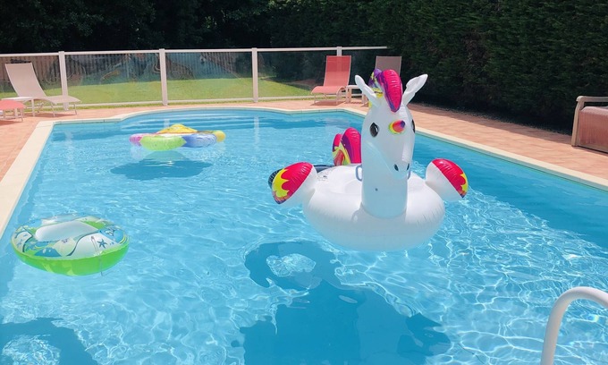 Migron House | 4* - Poirier - 240 yr old cottage - Pool, Summerhouse & Games Barn + playhouse