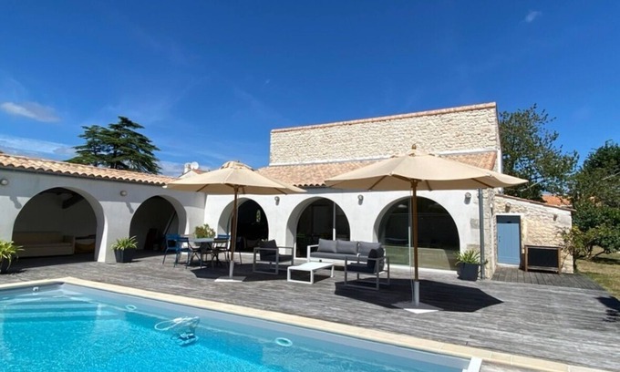 L'Eguille House | 4★-rated accommodation - charm, comfort & relaxation! House with private pool