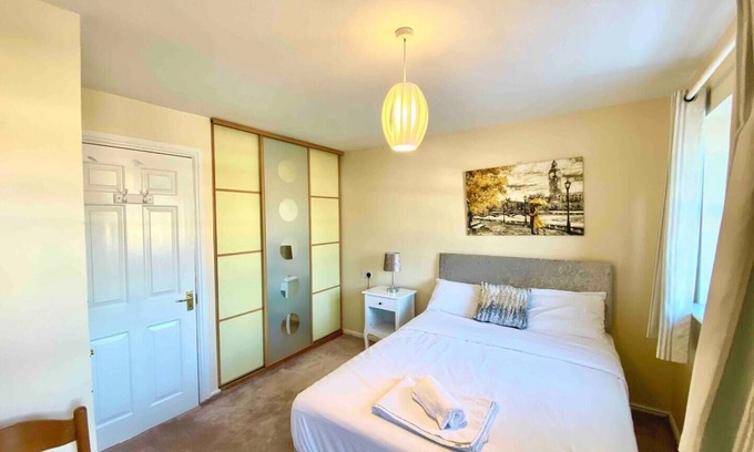 Yeading House | 4 room 3-bath Contractor accommodation Londonnn