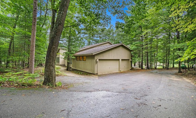 Maple City Apartment | 4 Skippers Wood #3