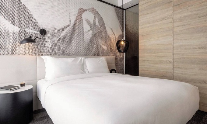 Brossard Hotel | 4 Sleek, Pet-Friendly Rooms w/Free Parking - Ideal for Visiting Montreal
