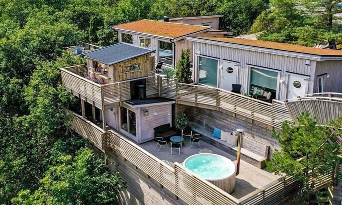 Lillhagen House | 4-Star Room with Free Breakfast and Spa Bath