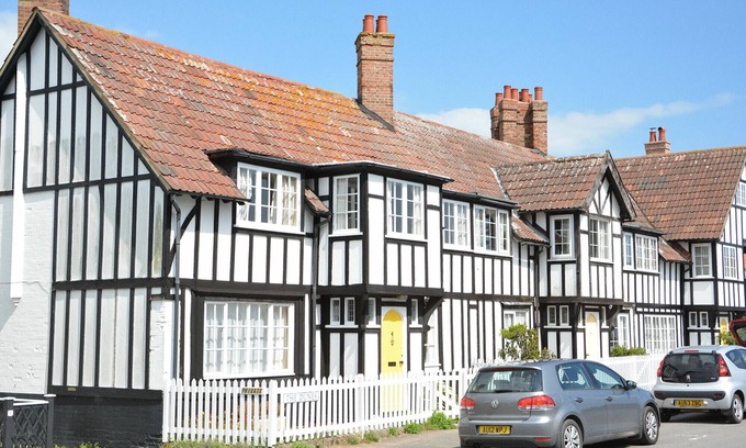 Thorpeness Cottage | 4 THE DUNES, THORPENESS, family friendly in Thorpeness