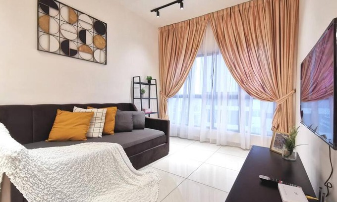 Kampung Bukit Dukong Apartment | 4 Traders Garden 1 Bedroom Pool View Netflix WiFi